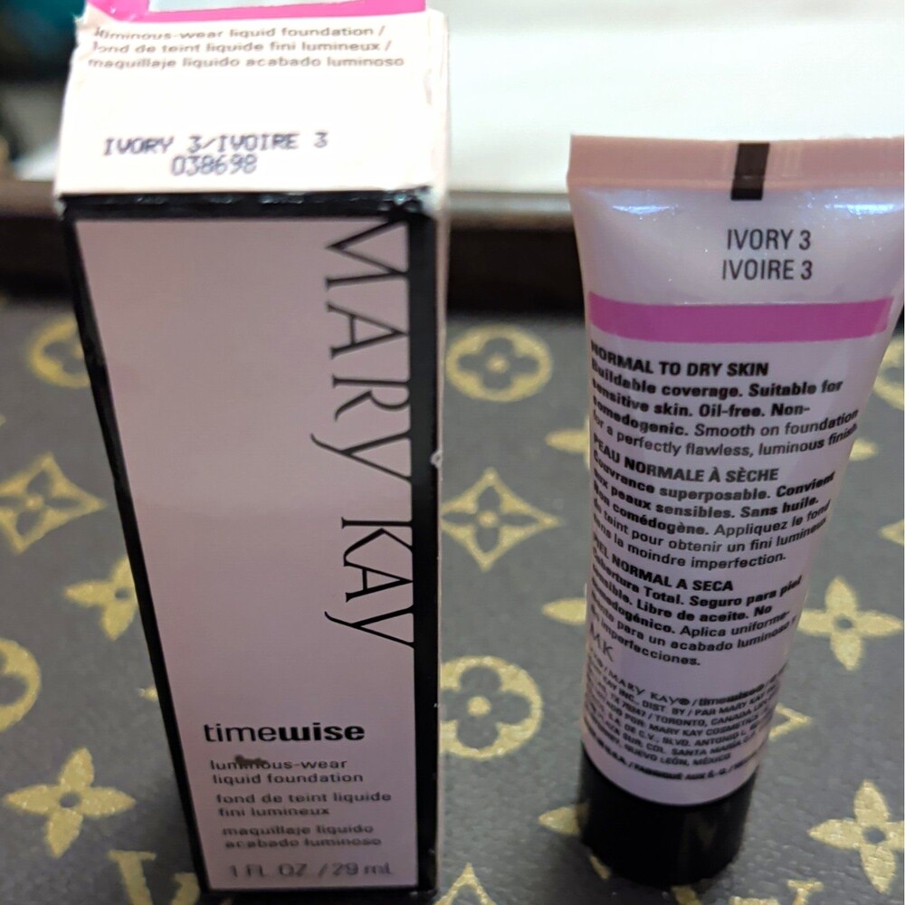 Mary Kay TimeWise Luminous-Wear Liquid Foundation Ivory 3 1 fl oz MPN 038698